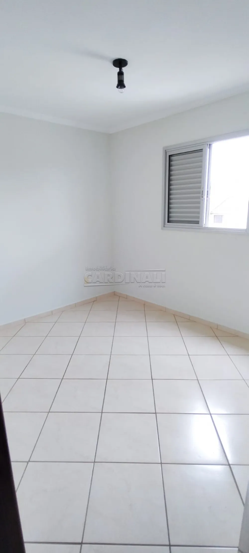 Alugar Apartamento / Padr&atilde;o em S&atilde;o Carlos R$ 1.000,00 - Foto 19