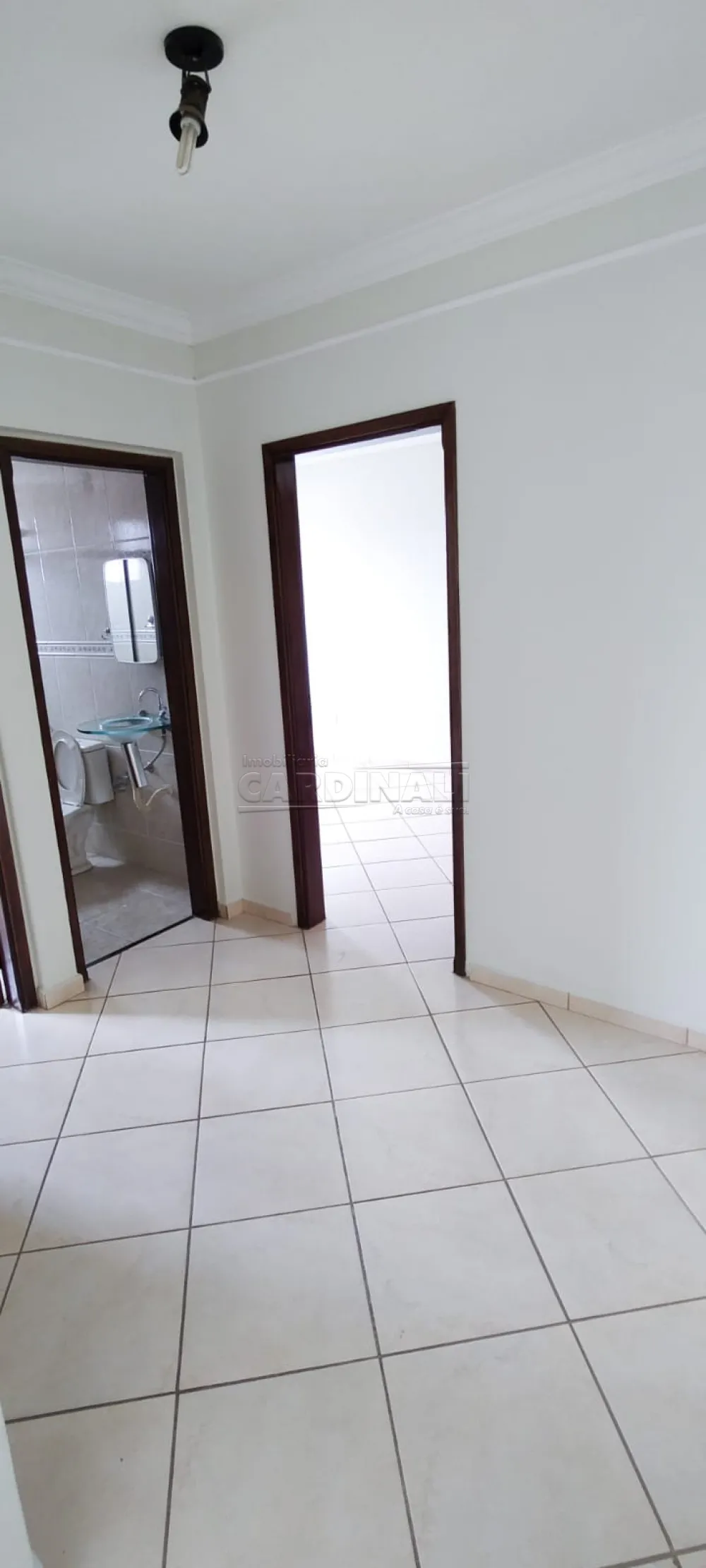 Alugar Apartamento / Padr&atilde;o em S&atilde;o Carlos R$ 1.000,00 - Foto 26