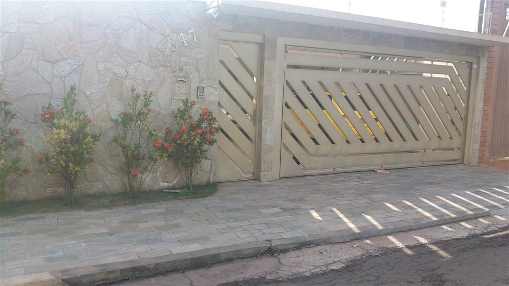 Casa / Padr&atilde;o em S&atilde;o Carlos Alugar por R$5.000,00