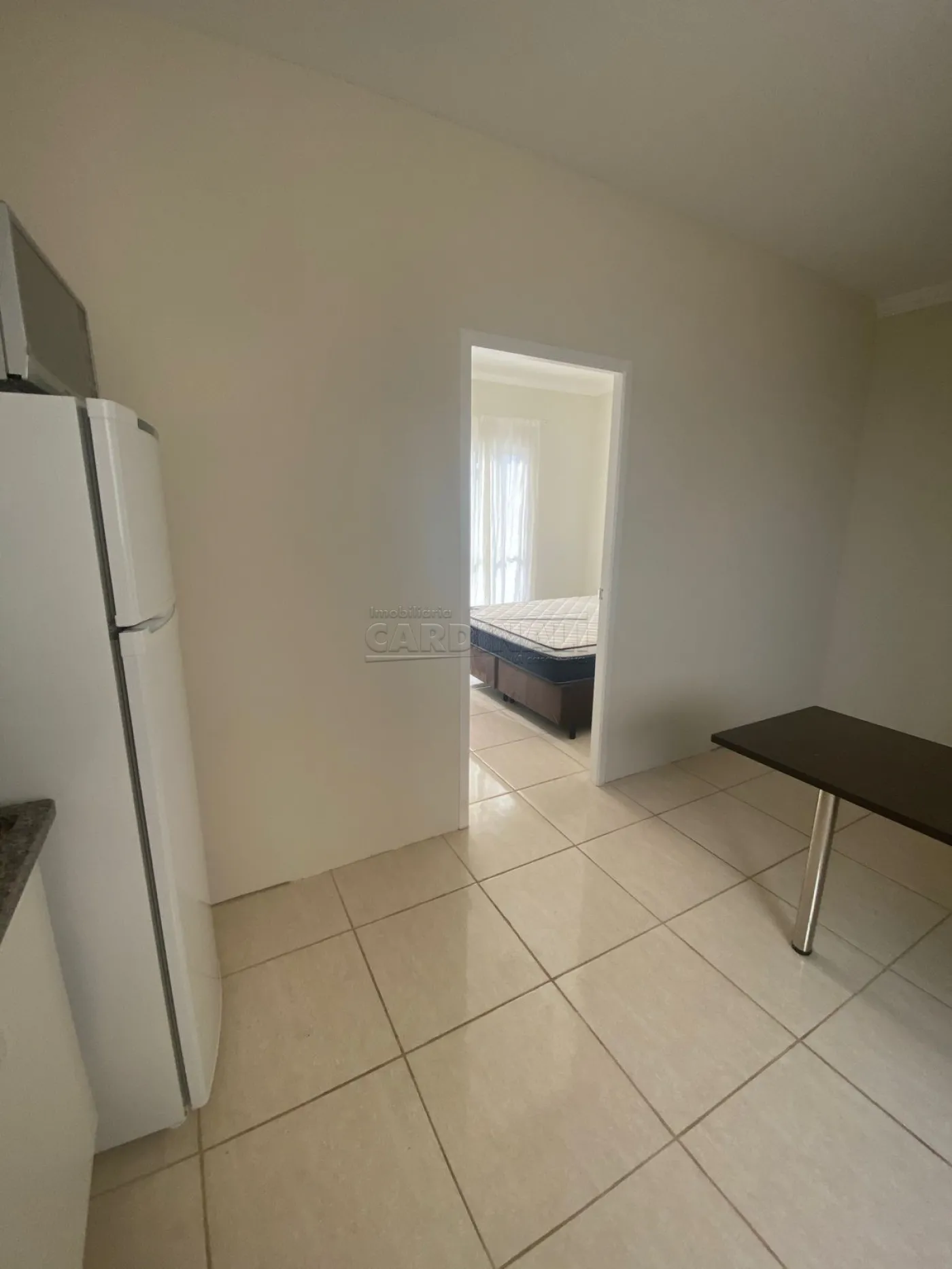 Alugar Apartamento / Padr&atilde;o em S&atilde;o Carlos R$ 1.000,00 - Foto 5