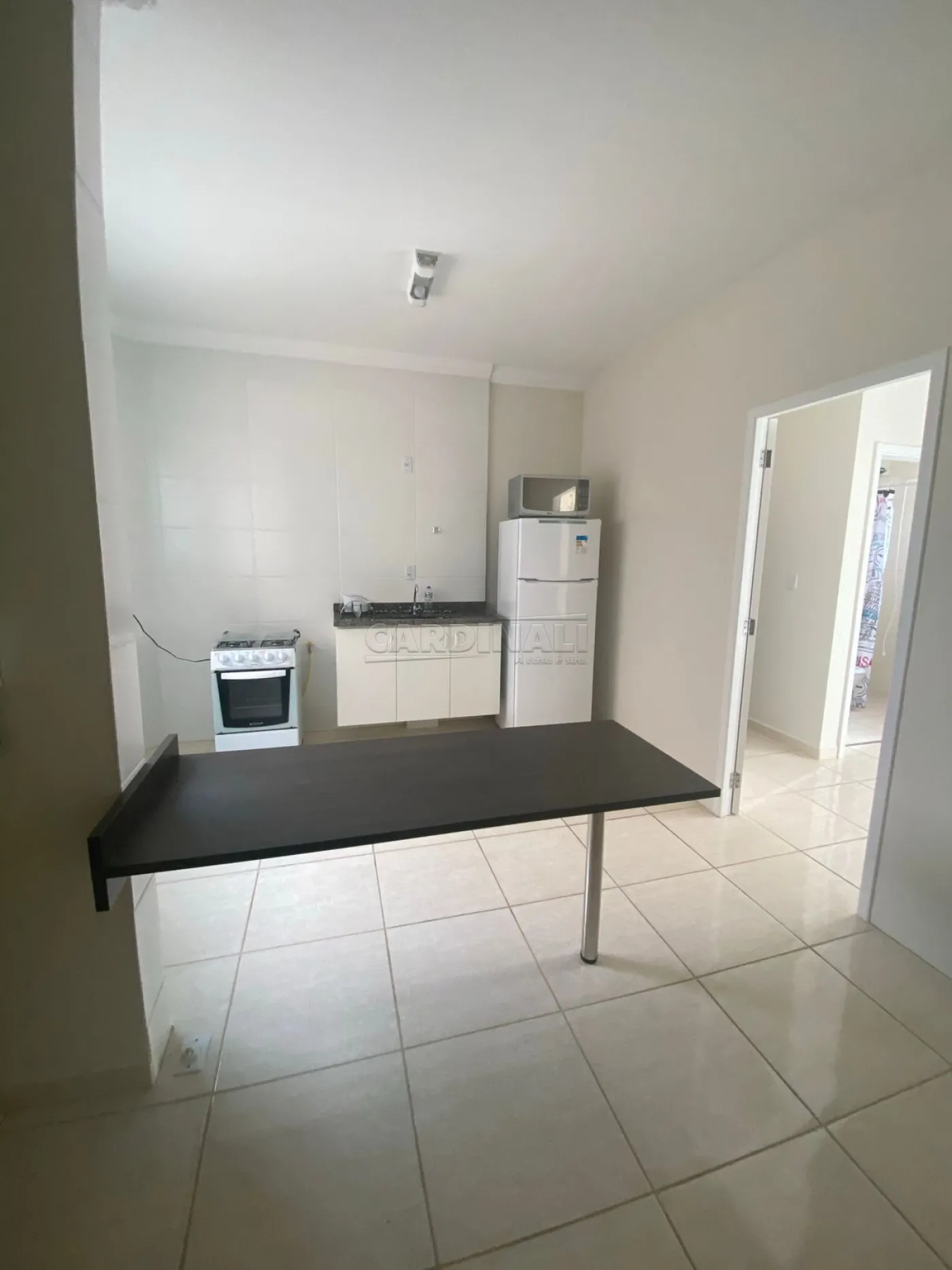 Alugar Apartamento / Padr&atilde;o em S&atilde;o Carlos R$ 1.000,00 - Foto 1