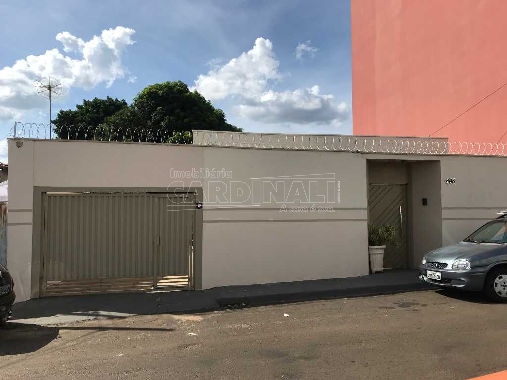 Casa / Padr&atilde;o em S&atilde;o Carlos Alugar por R$1.400,00