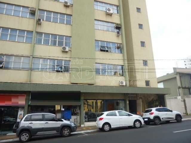 Comercial / Sala / Salão com Condomínio em São Carlos , Comprar por R$160.000,00