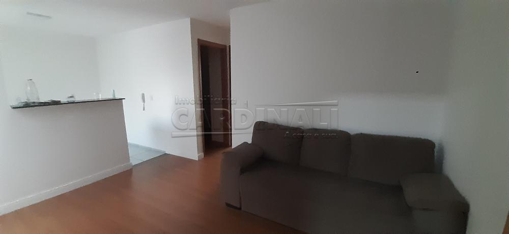 Alugar Apartamento / Padr&atilde;o em S&atilde;o Carlos R$ 889,00 - Foto 2