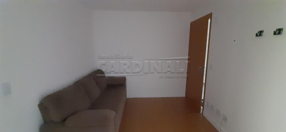 Alugar Apartamento / Padr&atilde;o em S&atilde;o Carlos R$ 889,00 - Foto 3