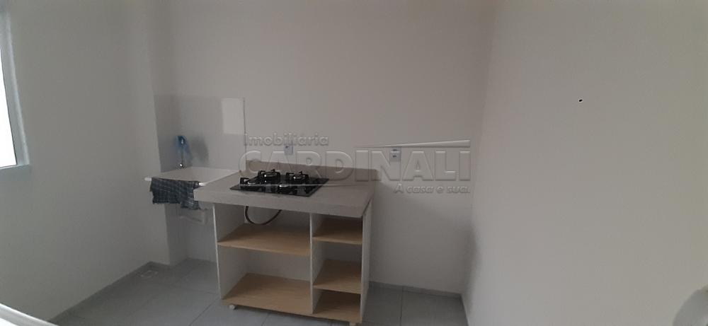 Alugar Apartamento / Padr&atilde;o em S&atilde;o Carlos R$ 889,00 - Foto 4