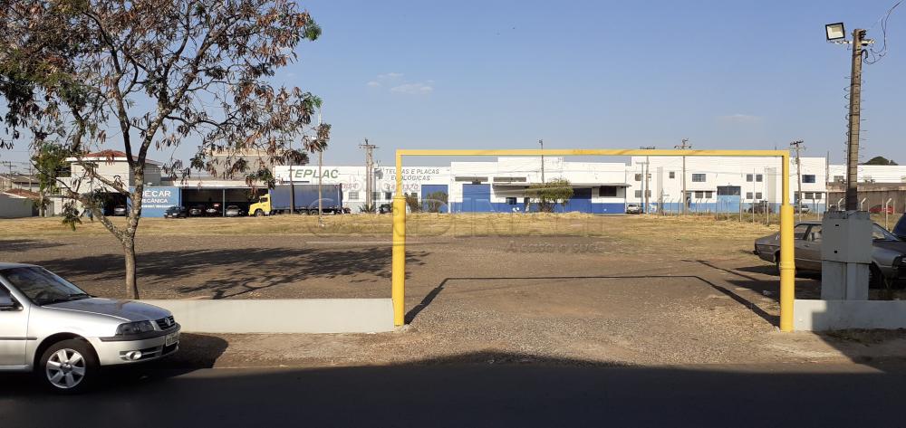 Terreno / &Aacute;rea em S&atilde;o Carlos Alugar por R$2.000,00