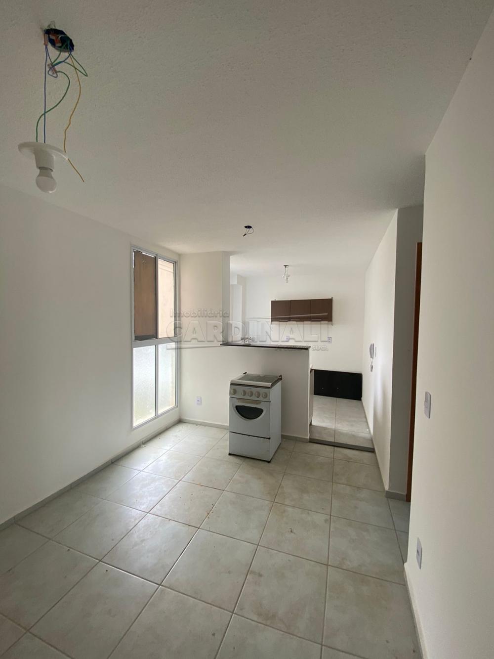 Alugar Apartamento / Padr&atilde;o em S&atilde;o Carlos R$ 1.667,00 - Foto 2