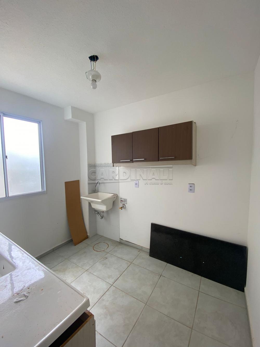 Alugar Apartamento / Padr&atilde;o em S&atilde;o Carlos R$ 1.667,00 - Foto 3