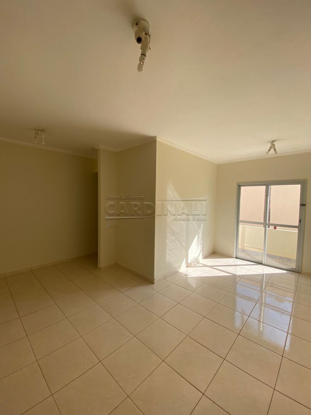 Alugar Apartamento / Padr&atilde;o em S&atilde;o Carlos R$ 1.000,00 - Foto 4