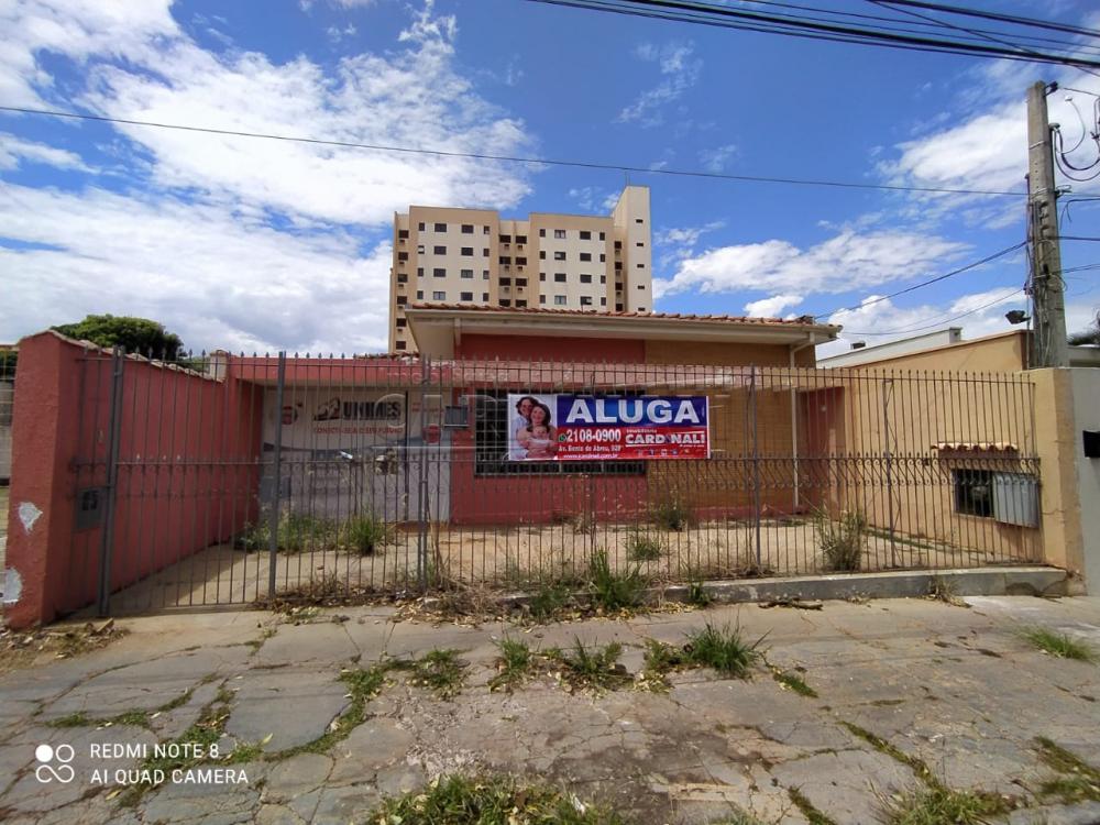 Casa / Padr&atilde;o em Araraquara Alugar por R$2.100,00