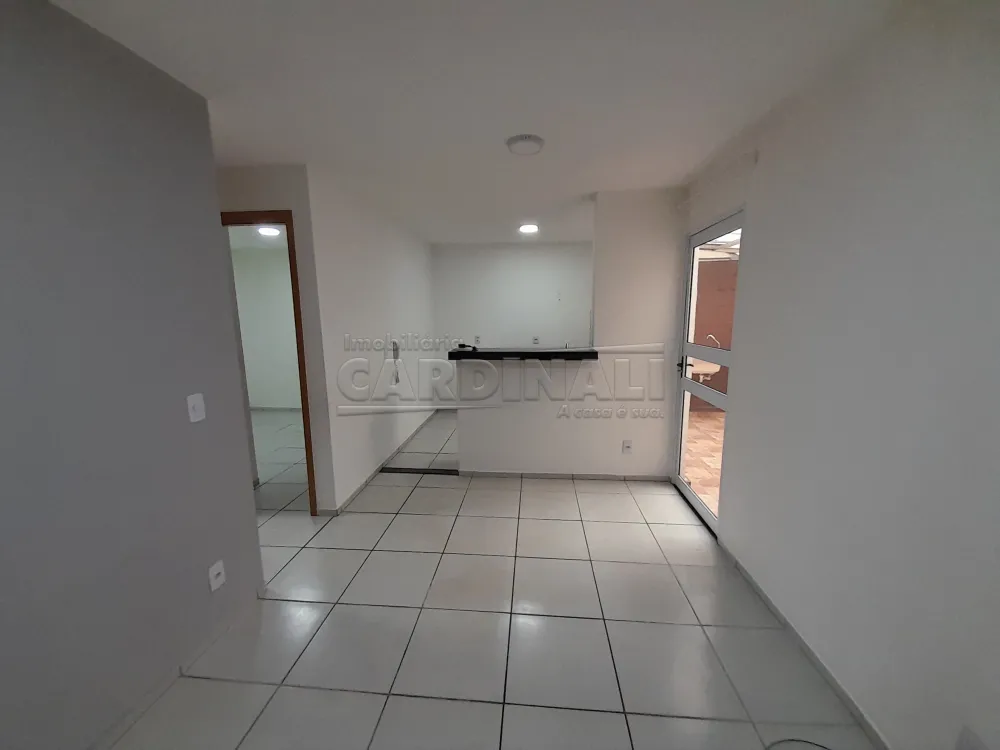 Alugar Apartamento / Padr&atilde;o em S&atilde;o Carlos R$ 778,00 - Foto 2