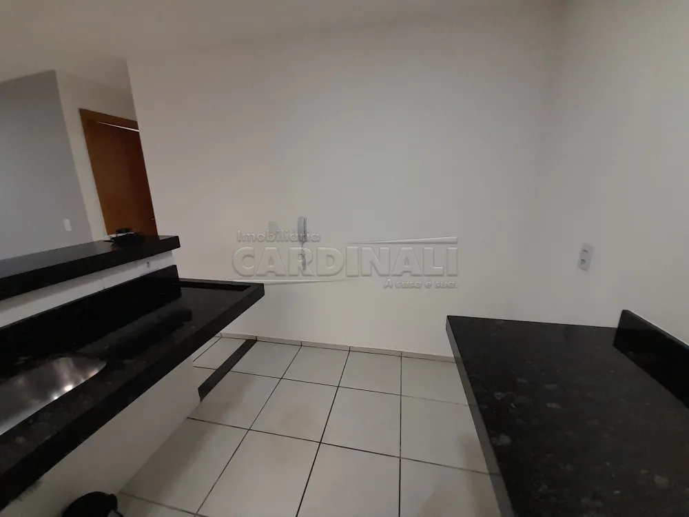 Alugar Apartamento / Padr&atilde;o em S&atilde;o Carlos R$ 778,00 - Foto 5