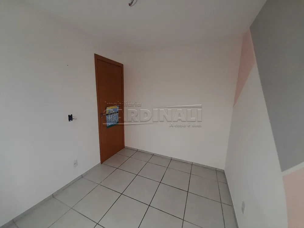 Alugar Apartamento / Padr&atilde;o em S&atilde;o Carlos R$ 778,00 - Foto 12
