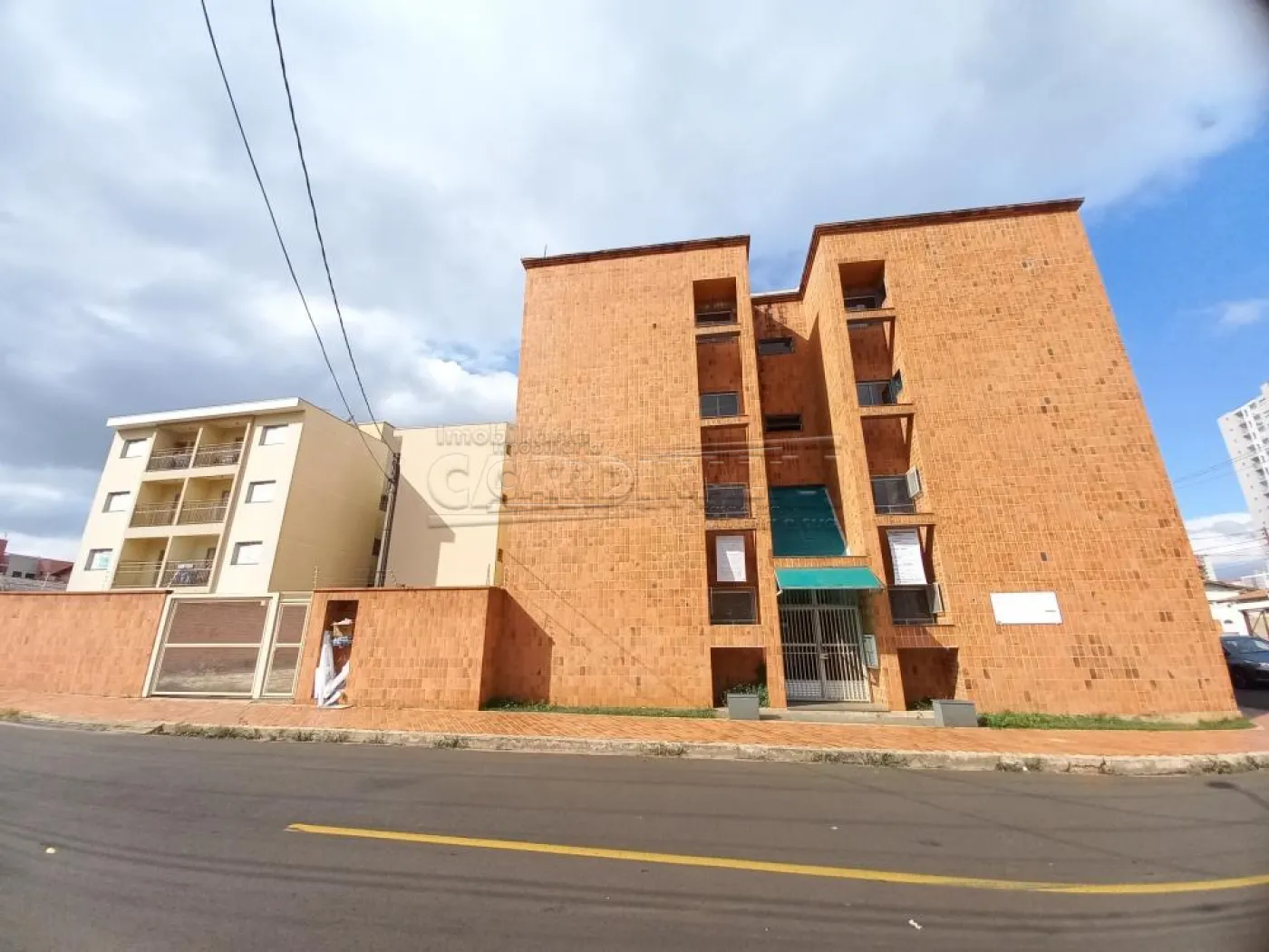 Apartamento / Kitchnet em S&atilde;o Carlos Alugar por R$1.090,00