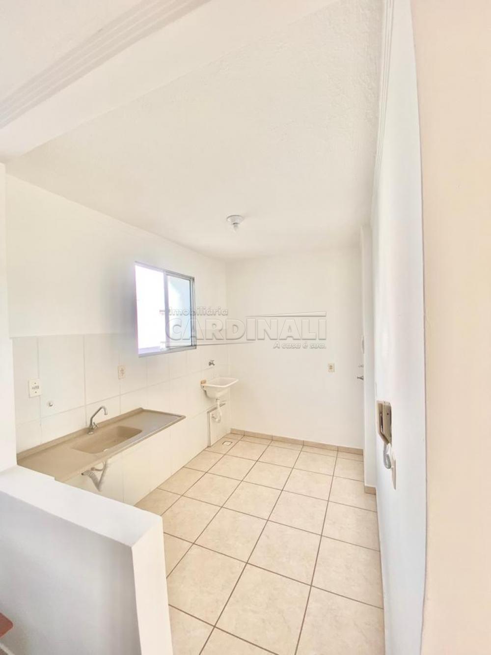 Comprar Apartamento / Padr&atilde;o em Araraquara R$ 135.000,00 - Foto 4