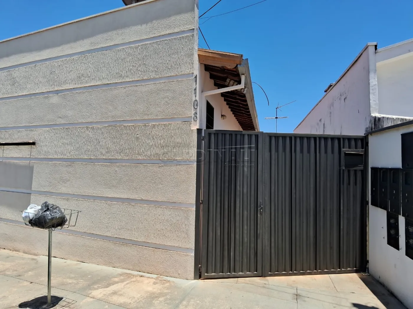 Apartamento / Kitchnet em Araraquara Alugar por R$950,00