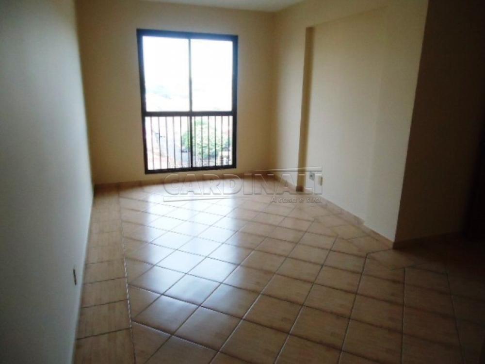 Alugar Apartamento / Padr&atilde;o em S&atilde;o Carlos R$ 930,00 - Foto 2