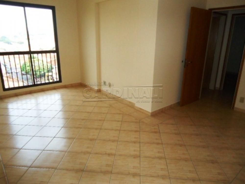 Alugar Apartamento / Padr&atilde;o em S&atilde;o Carlos R$ 930,00 - Foto 3