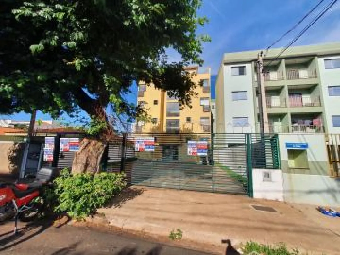 Apartamento / Duplex em S&atilde;o Carlos Alugar por R$885,00