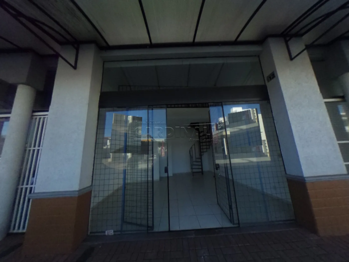 Comercial / Sala / Salão com Condomínio em São Carlos , Comprar por R$320.000,00