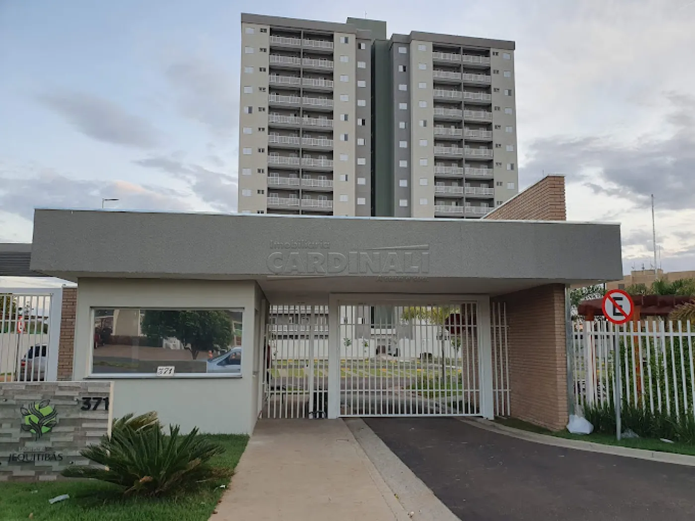 Apartamento / Padr&atilde;o em Araraquara Alugar por R$2.250,00