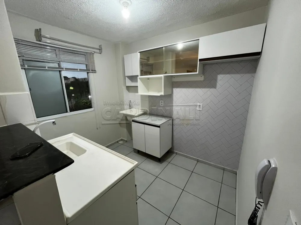 Alugar Apartamento / Padr&atilde;o em S&atilde;o Carlos R$ 1.000,00 - Foto 1