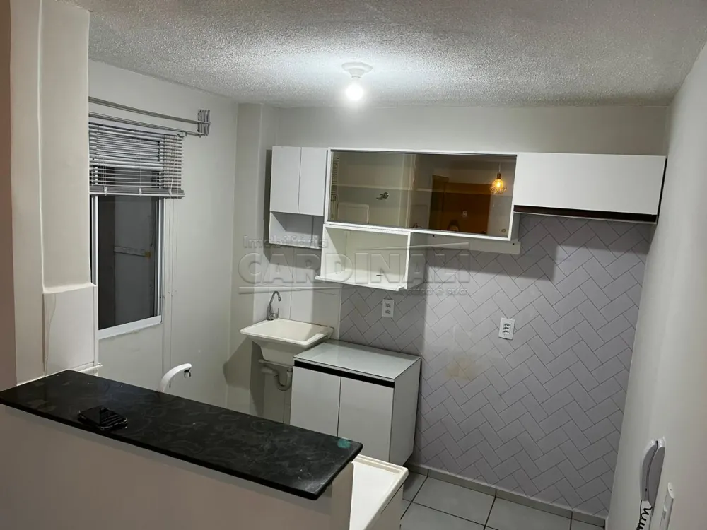 Alugar Apartamento / Padr&atilde;o em S&atilde;o Carlos R$ 1.000,00 - Foto 4