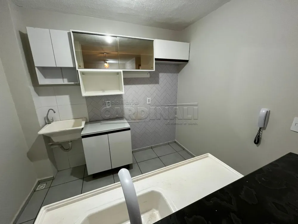 Alugar Apartamento / Padr&atilde;o em S&atilde;o Carlos R$ 1.000,00 - Foto 6