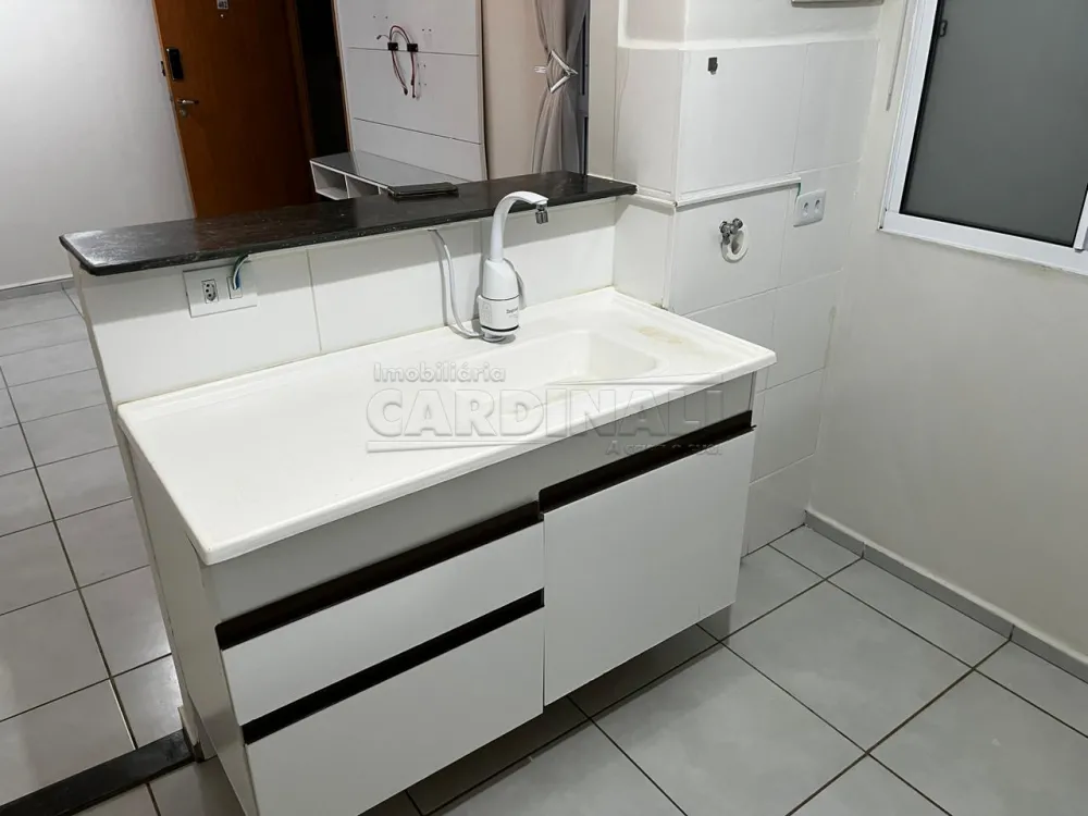 Alugar Apartamento / Padr&atilde;o em S&atilde;o Carlos R$ 1.000,00 - Foto 9