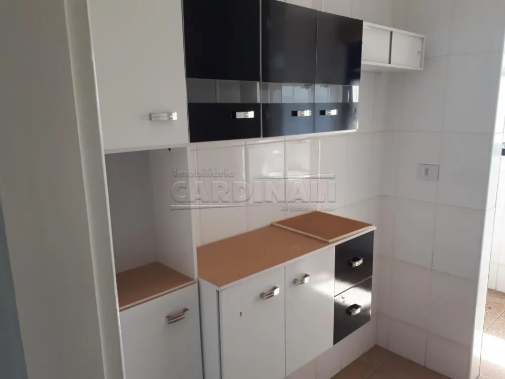 Alugar Apartamento / Padr&atilde;o em Araraquara R$ 995,45 - Foto 3
