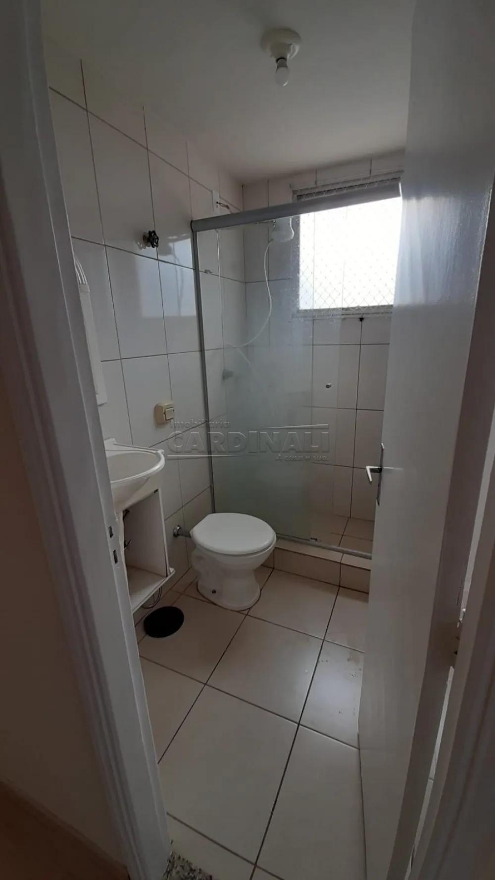Alugar Apartamento / Padr&atilde;o em Araraquara R$ 600,00 - Foto 4