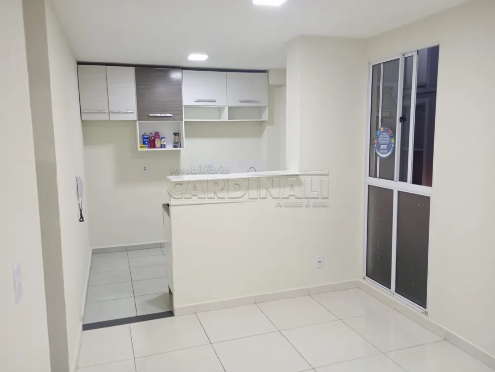 Comprar Apartamento / Padr&atilde;o em Araraquara R$ 130.000,00 - Foto 2