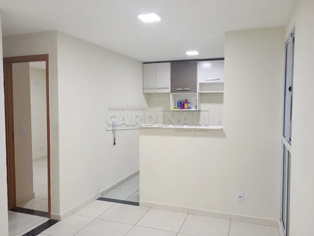 Comprar Apartamento / Padr&atilde;o em Araraquara R$ 130.000,00 - Foto 3