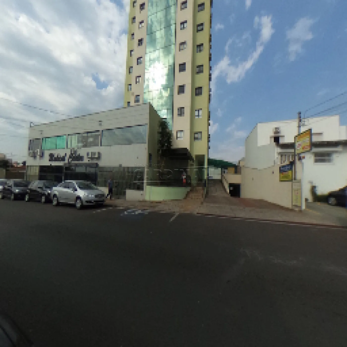 Comercial / Sala / Sal&atilde;o com Condom&iacute;nio em S&atilde;o Carlos Alugar por R$1.612,00