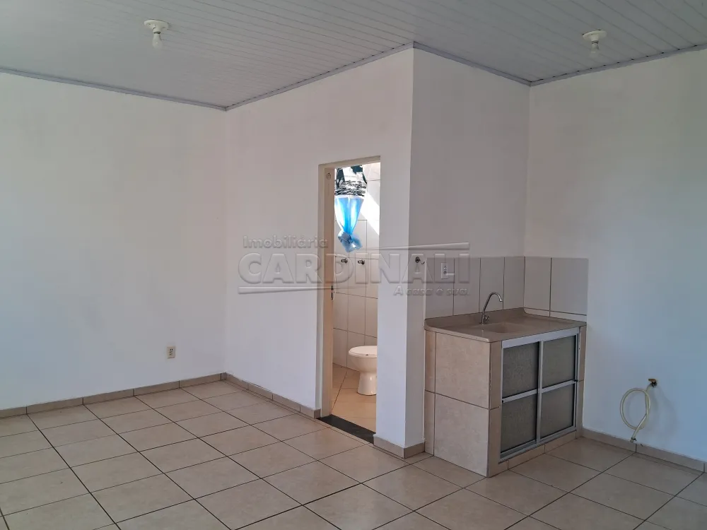 Alugar Apartamento / Kitchnet em Araraquara R$ 700,00 - Foto 1