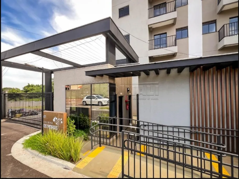 Alugar Apartamento / Padr&atilde;o em S&atilde;o Carlos R$ 1.000,00 - Foto 1