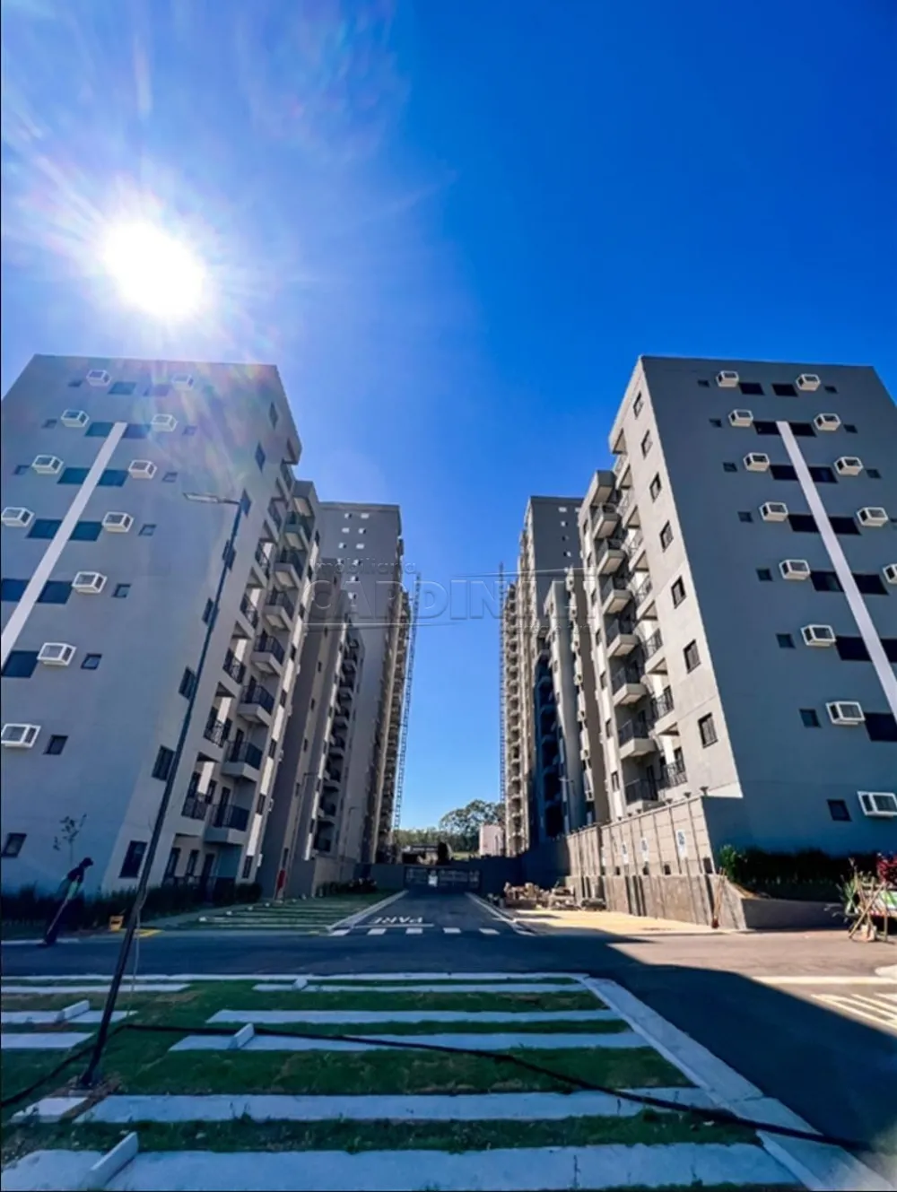 Alugar Apartamento / Padr&atilde;o em S&atilde;o Carlos R$ 1.000,00 - Foto 3