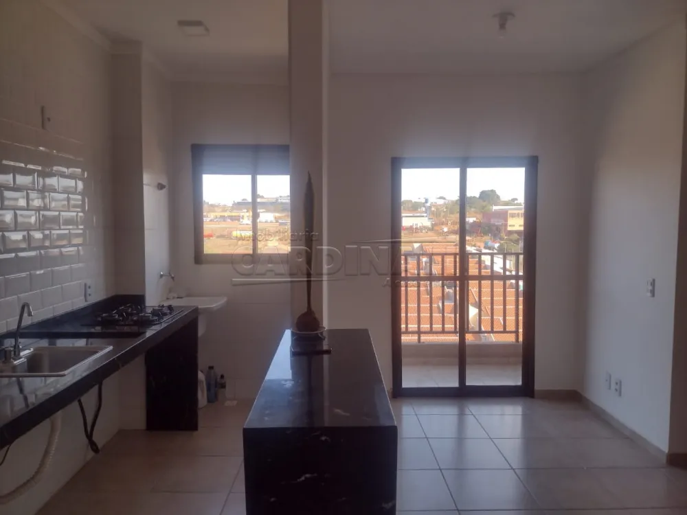 Alugar Apartamento / Padr&atilde;o em S&atilde;o Carlos R$ 1.000,00 - Foto 4