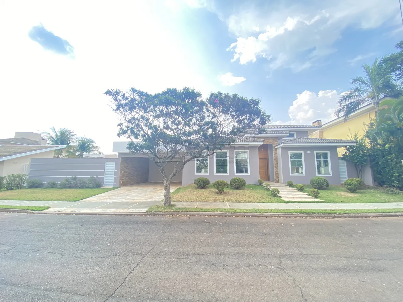 Casa / Condom&iacute;nio em S&atilde;o Carlos 