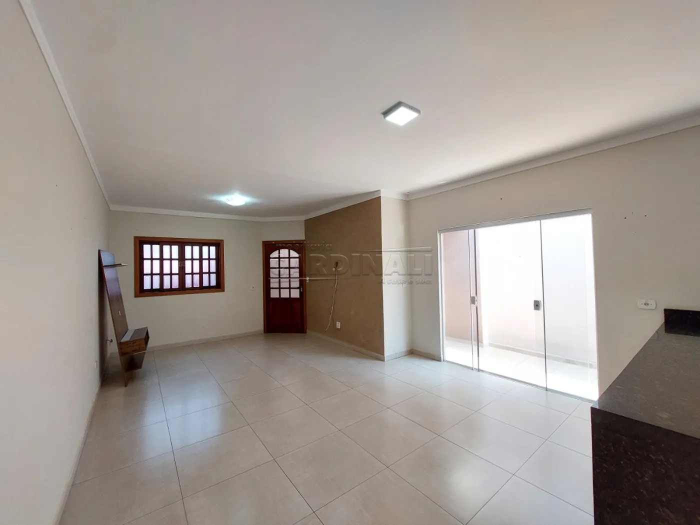 Alugar Casa / Padr&atilde;o em S&atilde;o Carlos R$ 1.556,00 - Foto 3