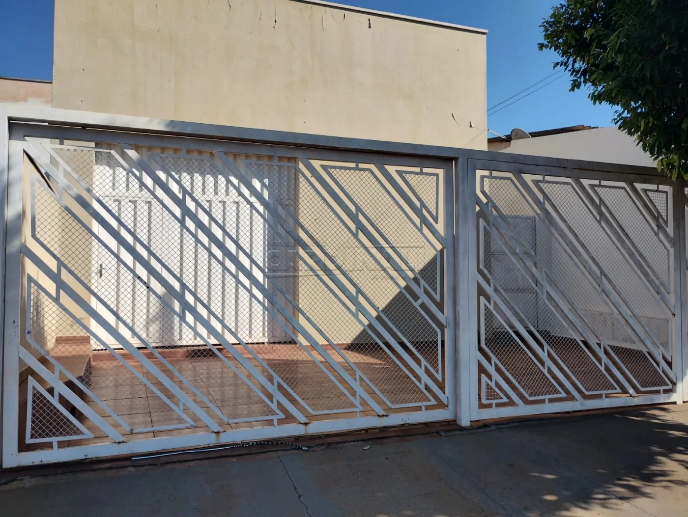 Casa / Padr&atilde;o em Araraquara Alugar por R$2.800,00