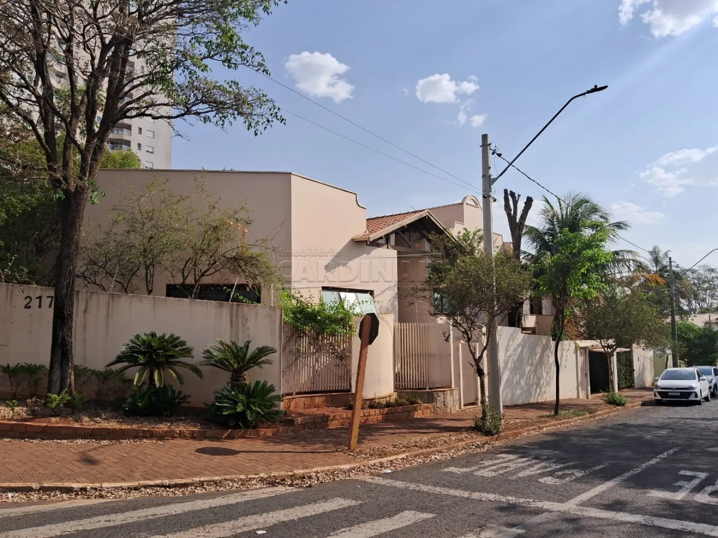 Casa / Padr&atilde;o em Araraquara Alugar por R$4.500,00