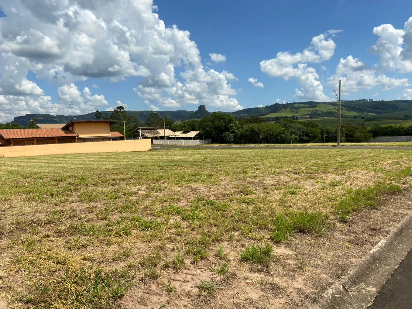 Terreno / Condom&iacute;nio em Analandia , Comprar por R$138.000,00