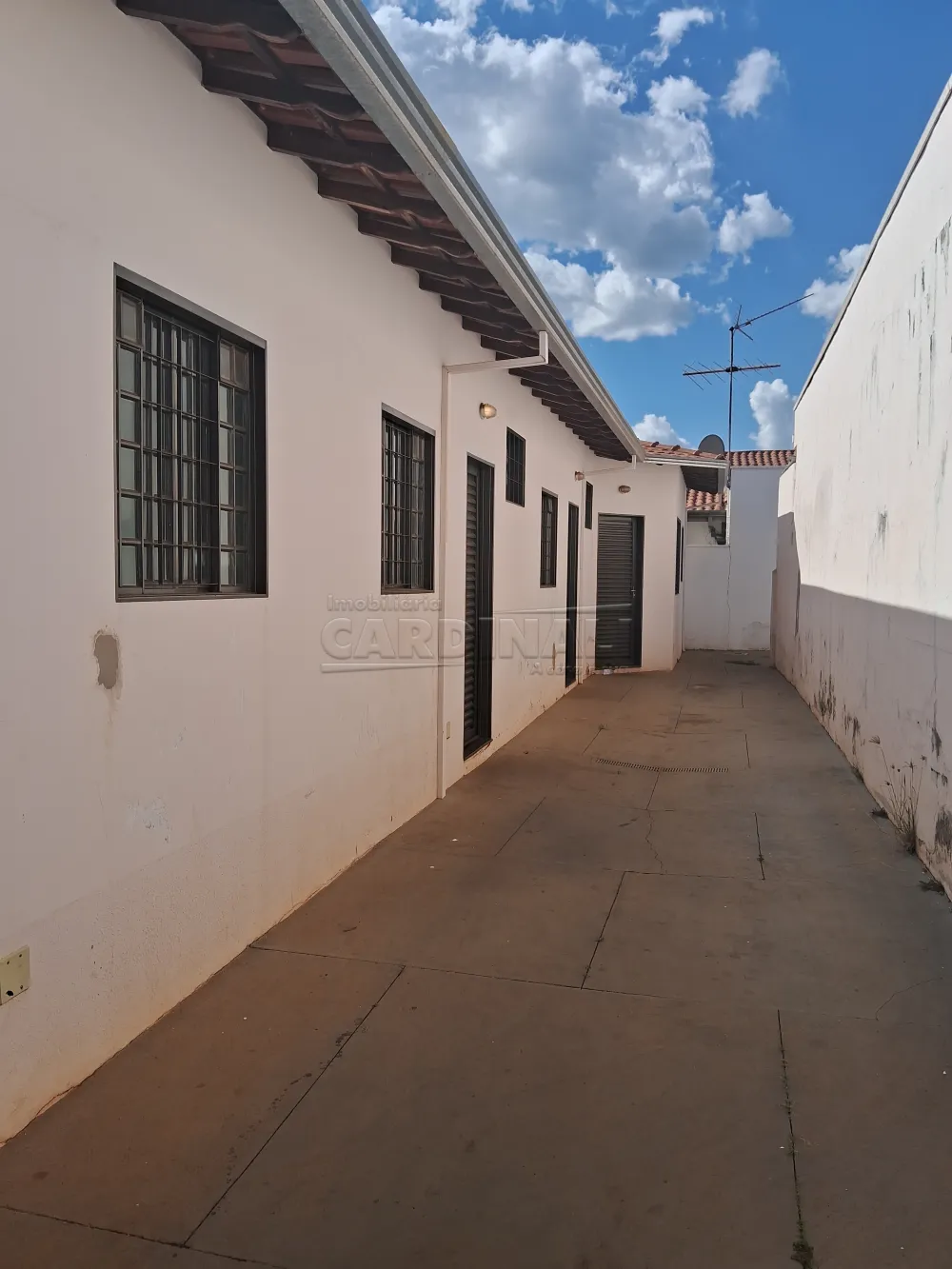 Alugar Apartamento / Kitchnet em Araraquara R$ 1.050,00 - Foto 1