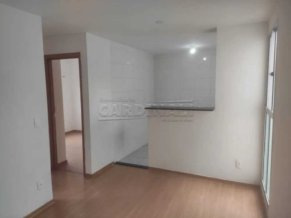 Alugar Apartamento / Padr&atilde;o em S&atilde;o Carlos R$ 845,00 - Foto 1