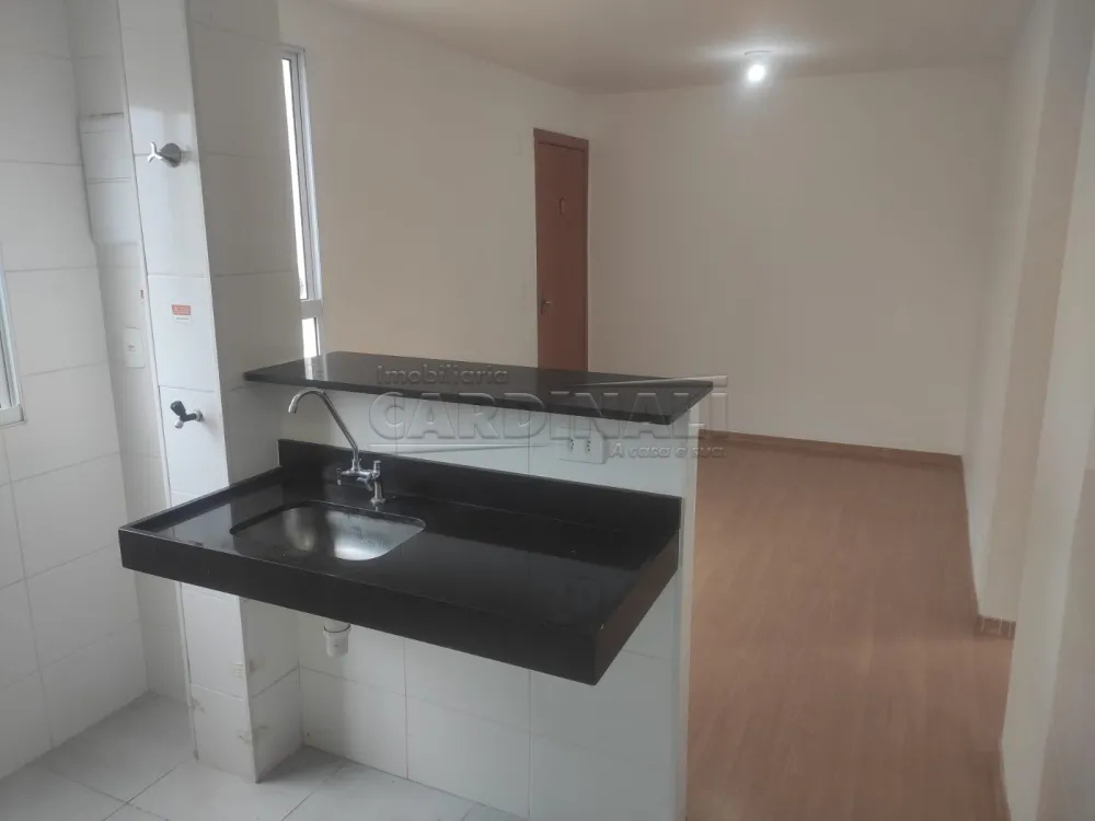 Alugar Apartamento / Padr&atilde;o em S&atilde;o Carlos R$ 845,00 - Foto 2