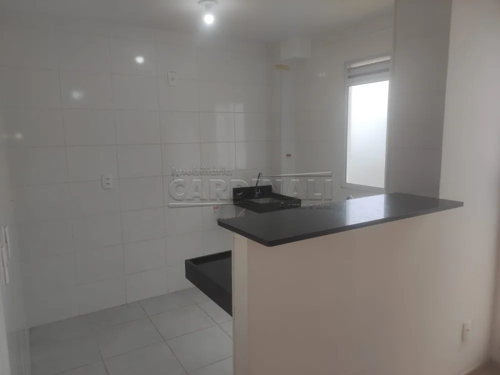 Alugar Apartamento / Padr&atilde;o em S&atilde;o Carlos R$ 845,00 - Foto 3