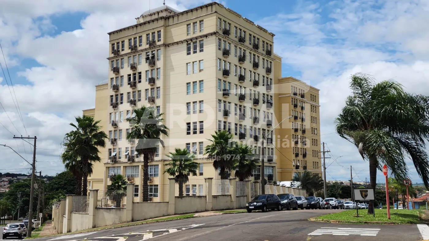 Comercial / Sala / Salão com Condomínio em São Carlos , Comprar por R$342.000,00
