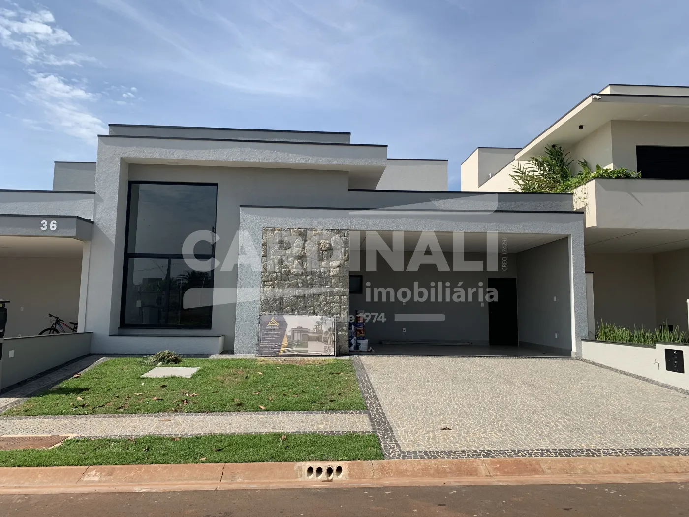 Casa / Condom&iacute;nio em Paul&iacute;nia 